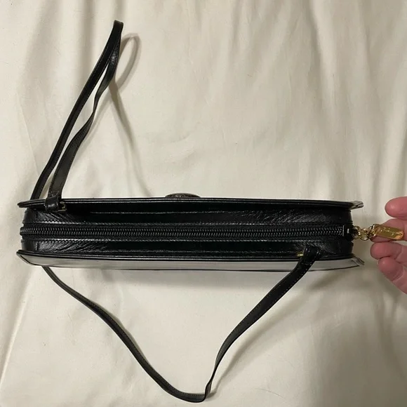 Authentic Vintage Ferragamo Sophisticated Black Leather Bag with Gold Hardware - Picture 5 of 16